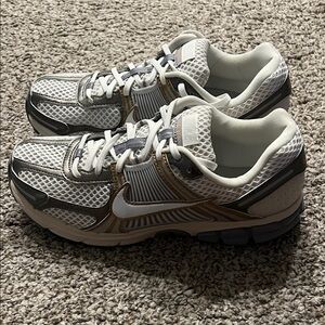 New Without Box Nike Vomero Mesh Sneakers in White and Gold